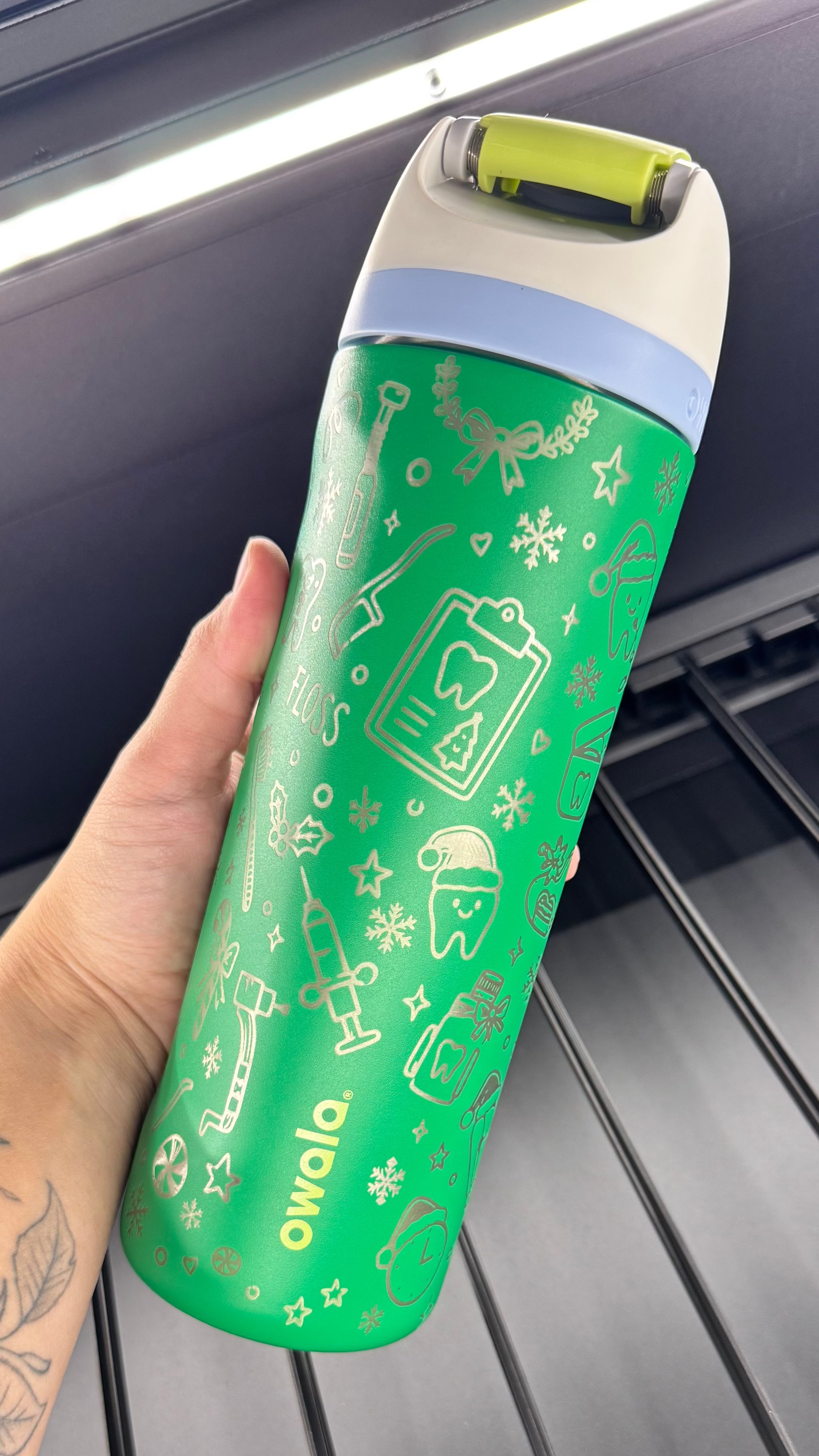 24oz Christmas Dental Doodle Owala